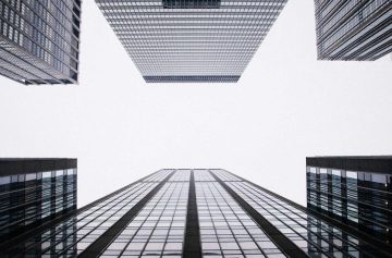 AI sales agent on a business website converting visitors